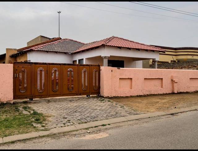6 BEDROOM HOUSE FOR SALE IN DOBSONVILLE